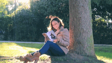 Reading Debora Spiga GIF - Reading Debora Spiga Debby Arts GIFs