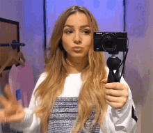 Emma Heesters Peace GIF - Emma Heesters Peace Selfie GIFs