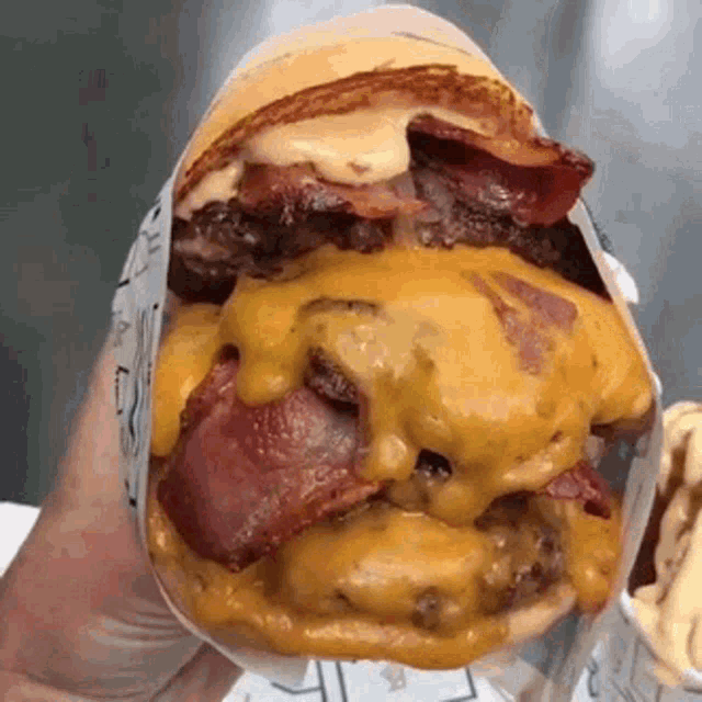 Bacon Cheeseburger Cheeseburger GIF - Bacon Cheeseburger Burger Cheeseburger GIFs