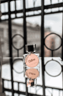 Kosmetyki Perfumy GIF - Kosmetyki Perfumy Kobieta GIFs