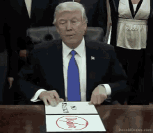 Trump No Brain GIF - Trump No Brain Dumb GIFs