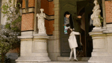 Strong Girl GIF - Miss Peregrines Miss Peregrines Home For Peculiar Children Miss Peregrines Film GIFs