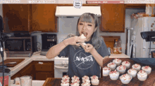 stella chuu eating strawberry shortcake cupcake baking twitch