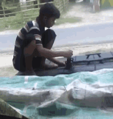 Man Painting GIF - Man Painting Working GIFs