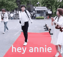 Annie Hey Annie GIF - Annie Hey Annie Hello GIFs