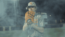 a baseball player wearing a gray shirt with the letter s on it