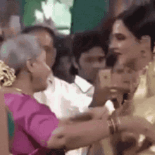 Jaya Bachchan GIF - Jaya Bachchan Rekha GIFs