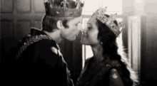 King Queen Kiss Crown Kiss GIF - King Queen Kiss Crown Kiss Kiss Her GIFs