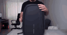 распаковка Max GIF - распаковка Max рюкзак GIFs