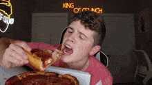 Tommy Winkler Deep Dish Pizza GIF - Tommy Winkler Deep Dish Pizza Pizza GIFs