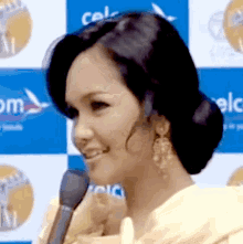 Siti Nurhaliza Interview GIF - Siti Nurhaliza Interview Answer GIFs