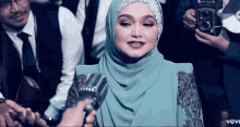 Siti Nurhaliza Bersandar Cinta GIF