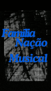 a black and white photo with the words " não deixe de fazer as tarefinas " written in blue