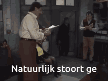 a man standing next to a woman with the words natuurlijk stoort ge on the bottom right