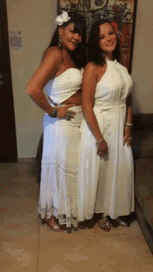 Pose Lady In White GIF - Pose Lady In White White Gown GIFs