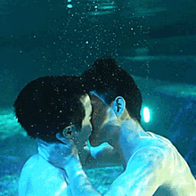 Underwater Kiss GIFs | Tenor