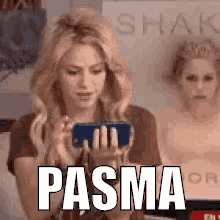 Pasma Chocada Sharika GIF - Amazed Shocked Shakira GIFs