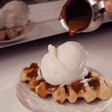 Croffle Chocolate GIF - Croffle Chocolate Croissant Waffle GIFs