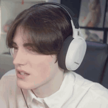a young man wearing a pair of headphones that say steelseries