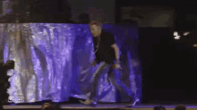 Jumping Axl Rose GIF - Jumping Axl Rose Stagecoach GIFs