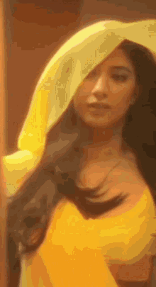 Yellow Saree Aunty GIF - Yellow Saree Aunty GIFs