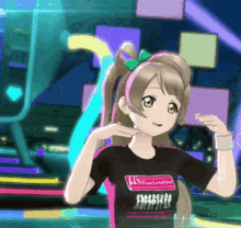 a girl is wearing a shirt that says " us time lovekind "