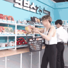 Yeonjun Robbing Yeonjun Stealing GIF - Yeonjun Robbing Yeonjun Stealing Yeonjun Supermarket GIFs