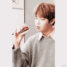 Jaehwan Burger GIF - Jaehwan Burger GIFs