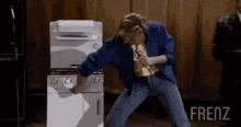 Hissnande Oven GIF
