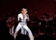 Elvis Beardsley GIF - Elvis Beardsley Dance GIFs