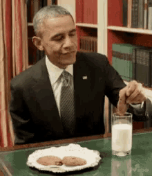 Obama Cookie GIF - Obama Cookie Cookies GIFs