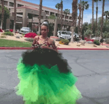 Beautiful Dress Coachella GIF - Beautiful Dress Coachella Green And Black GIFs