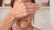 Caroline Lima Under Eye Concealer GIF - Caroline Lima Under Eye Concealer Demonstrating Makeup GIFs