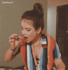 Carol Biazin Gifsdayrol GIF - Carol Biazin Gifsdayrol Eating GIFs