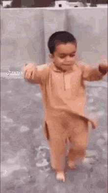 Niño Arabe Bailamdo Child Dancing GIF - Niño Arabe Bailamdo Child Dancing GIFs