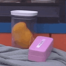 a pink box that says ' scute ' on it