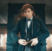 Showing Off My Wand Newt Scamander GIF - Showing Off My Wand Newt Scamander Fantastic Beasts The Secrets Of Dumbledore GIFs