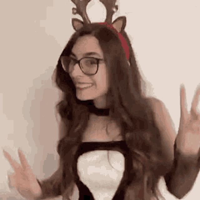 Lyna Lynavallejos GIF - Lyna Lynavallejos - Discover & Share GIFs