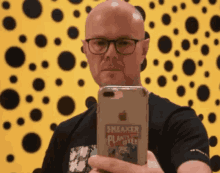 selfie eyeglasses phone pose