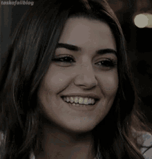 Hande Erçel Turkish Television Actress GIF - Hande Erçel Turkish Television Actress Happy GIFs