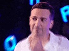 a blurry picture of a man 's face with the letter r behind him