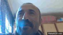 Hunharca Gülen Adam GIF - Hunharca Gülen Adam GIFs