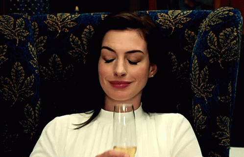 Anne Hathaway GIFs | Tenor