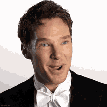 Benedict Cumberbatch Laugh GIF - Benedict Cumberbatch Laugh Giggle GIFs
