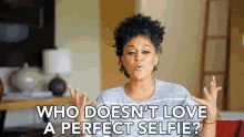 Who Doesnt Love A Perfect Selfie Selfie GIF - Who Doesnt Love A Perfect Selfie Selfie Tia Mowry GIFs