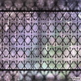 a purple background with arrows and the word pixiz on the bottom right