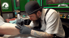 Tattoo Session Leg Tattoo GIF - Tattoo Session Leg Tattoo Concentrate GIFs