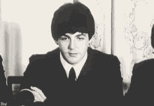 Paul Mccartney Look Upand Smille GIF - Paul Mccartney Look Upand Smille The Beatles GIFs