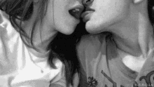 Kiss Couple GIF - Kiss Couple Lovers GIFs