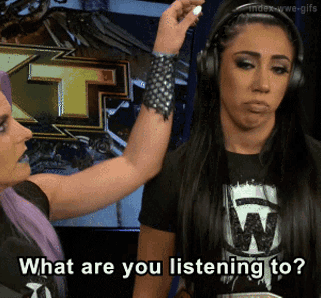 Wwe Candice Lerae GIF - Wwe Candice Lerae What Are You Listening To - Discover & Share GIFs